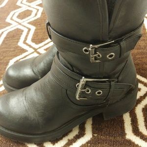 Guess fur inside combat boots